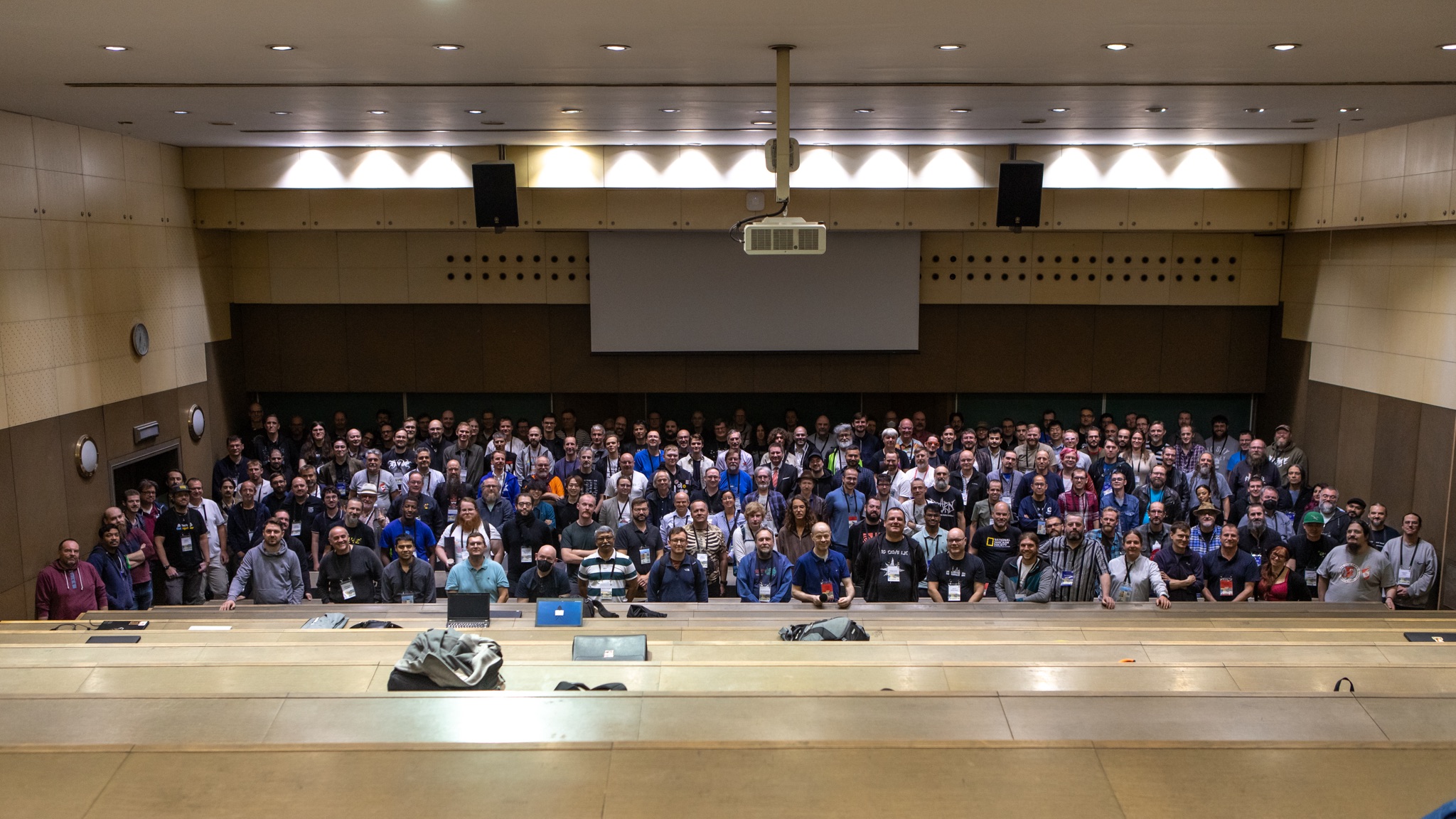 A group photo was taken on the final day